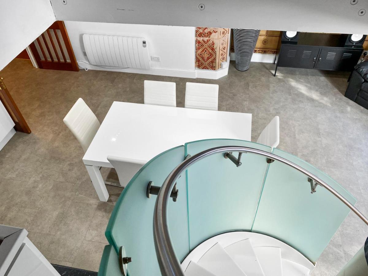 Rare 1-Bed Church Converted Apartment In Лондон Екстериор снимка