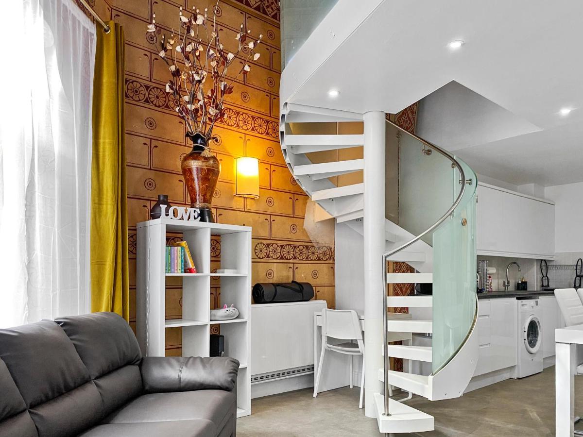 Rare 1-Bed Church Converted Apartment In Лондон Екстериор снимка