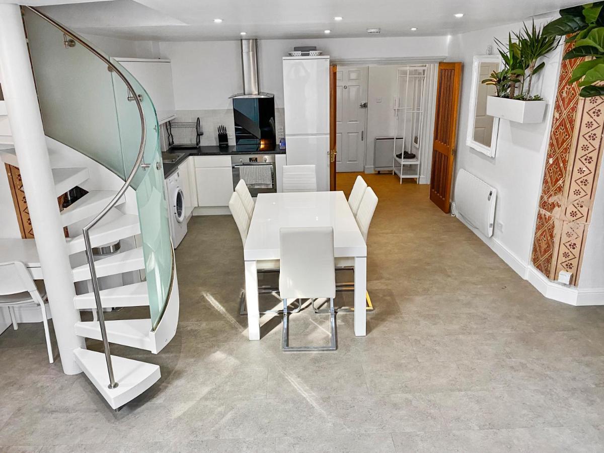 Rare 1-Bed Church Converted Apartment In Лондон Екстериор снимка