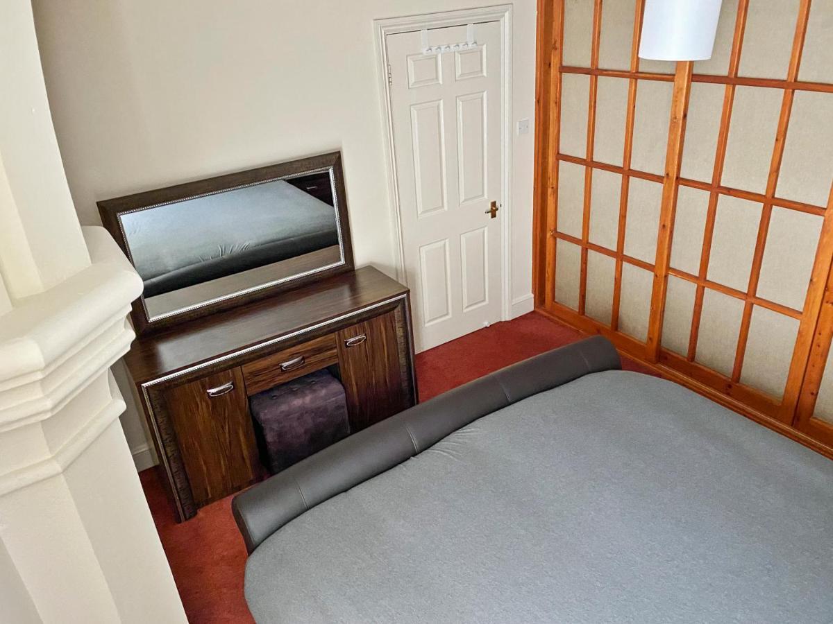 Rare 1-Bed Church Converted Apartment In Лондон Екстериор снимка