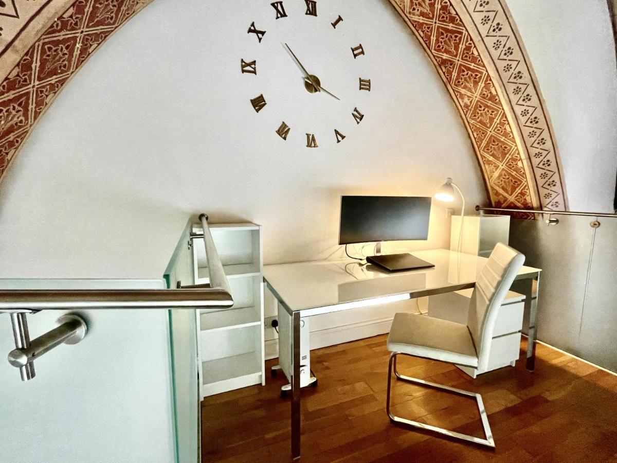 Rare 1-Bed Church Converted Apartment In Лондон Екстериор снимка