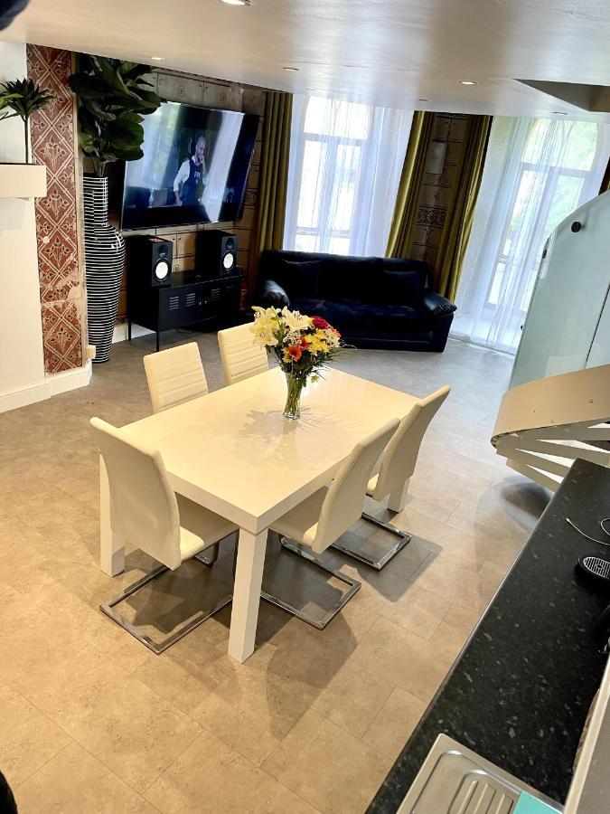 Rare 1-Bed Church Converted Apartment In Лондон Екстериор снимка